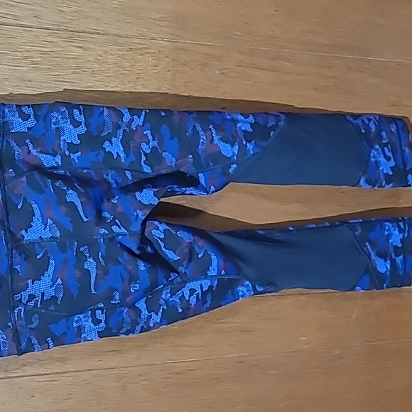 Lululemon camo leggings - Picture 6 of 7